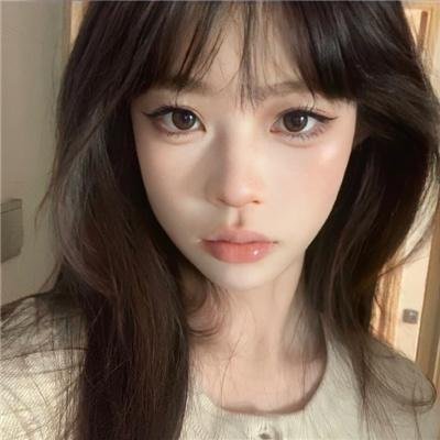 戴金色面具的男子